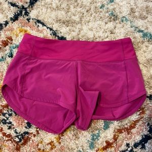 Lululemon Ripened raspberry speed ups, 2.5 inch